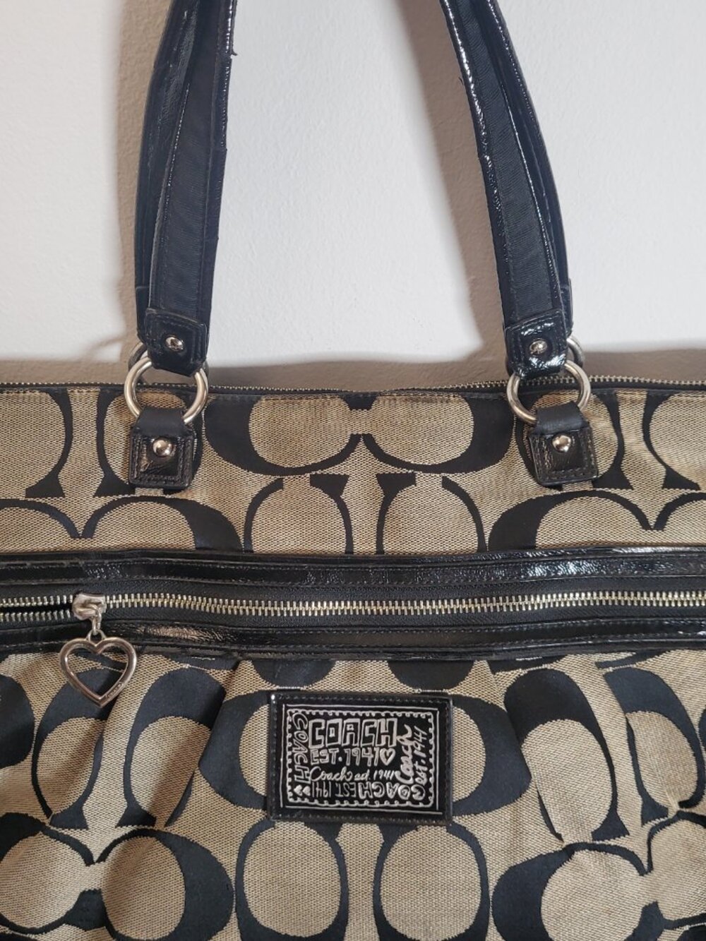 21. Coach Signature Logo Medium Tote Black/Beige Zip Top Patent Trim Pockets - Picture 10 of 12